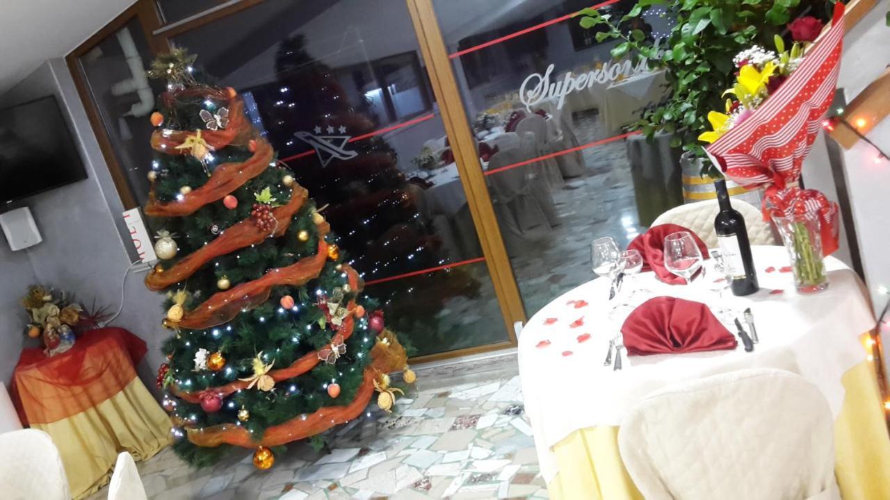 Hotel Ristorante Supersonik Acri Εξωτερικό φωτογραφία